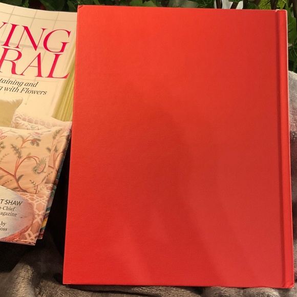 Signed Copy of Living Floral by Margot Shaw - Picture 8 of 15